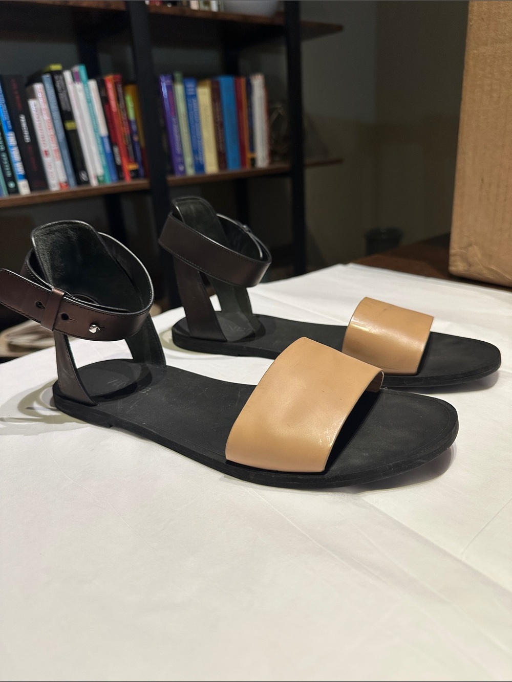 Vince Sawyer Colorblock Ankle Strap Flat Sandals Black Nude Leather Sz 8/39